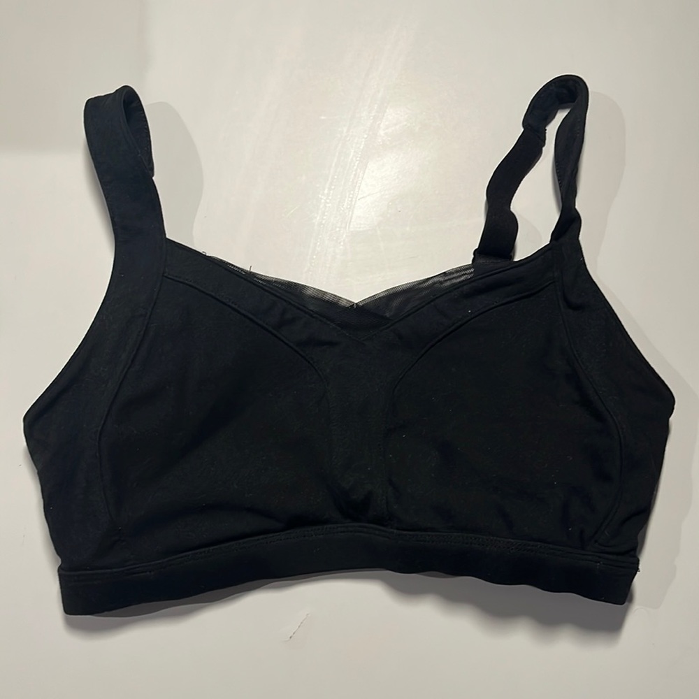 Black Fabletics Medium support Bra in size small